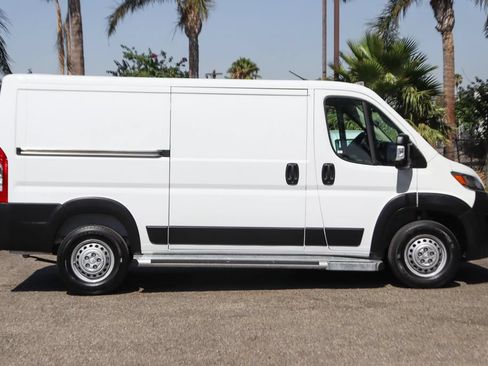 Used 2025 RAM ProMaster 2500 w/ U-Haul Equipment Group FWD image 11