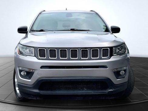 Used 2018 Jeep Compass Latitude AWD/4WD image 3