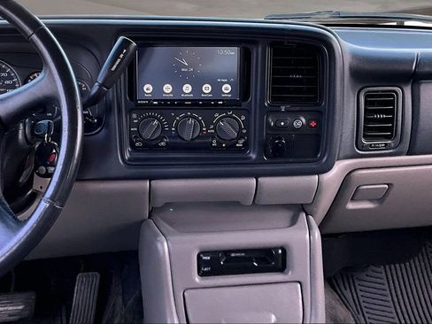 Used 2002 Chevrolet Suburban LT image 6