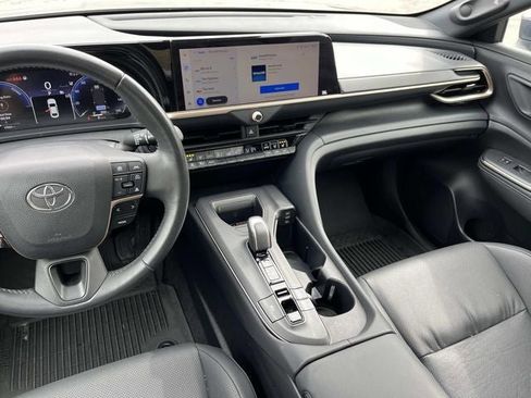 Used 2023 Toyota Crown Limited image 13