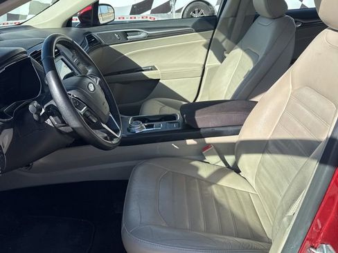 Used 2017 Ford Fusion SE w/ Fusion SE Technology Package image 7