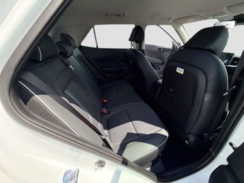 New 2026 Hyundai Venue SEL FWD image 25