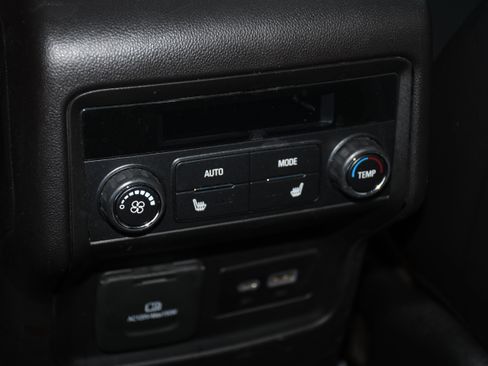 Used 2022 GMC Acadia AT4 w/ Technology Package image 18