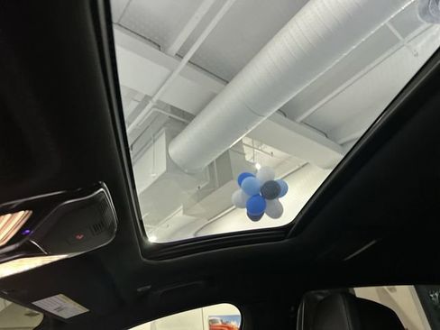 Used 2022 BMW 750i xDrive w/ Executive Package image 16