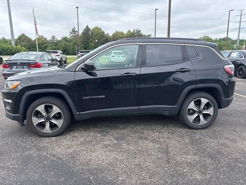 Used 2018 Jeep Compass Latitude w/ Popular Equipment Group AWD/4WD image 2