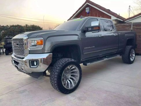 Used 2018 GMC Sierra 2500 Denali w/ Duramax Plus Package image 2