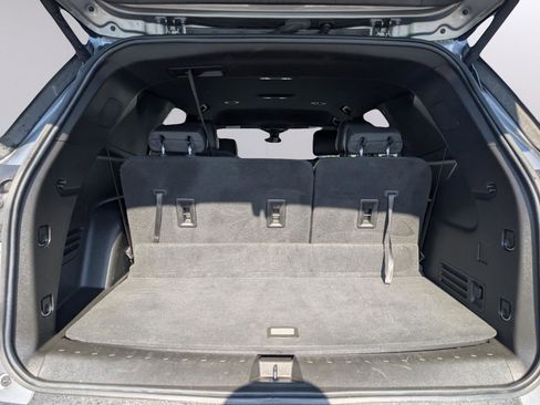 Used 2023 Chevrolet Traverse RS image 35