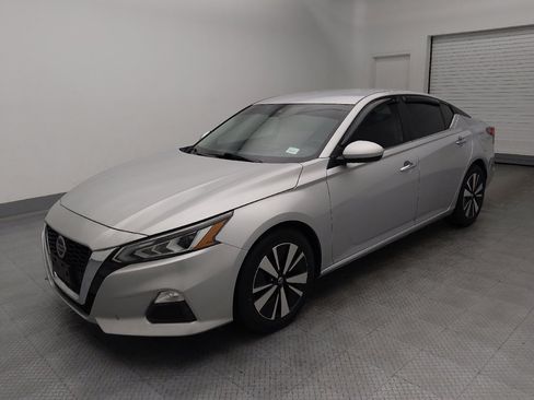 Used 2021 Nissan Altima 2.5 SV FWD image 2