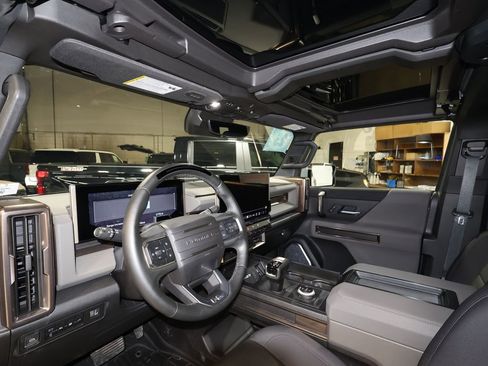 Certified 2025 GMC Hummer EV 2X image 9