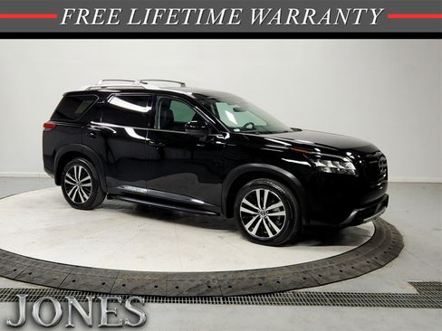 Used 2024 Nissan Pathfinder Platinum w/ Lighting Package (N93) image 1