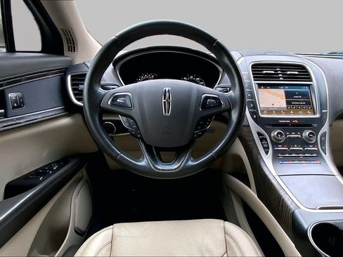 Used 2017 Lincoln MKX Reserve w/ Lincoln MKX Climate Package FWD image 6
