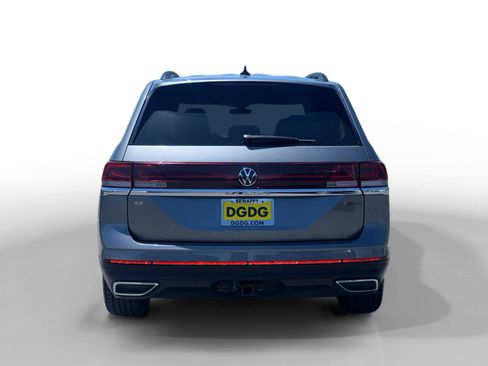 Used 2025 Volkswagen Atlas SE AWD/4WD image 4
