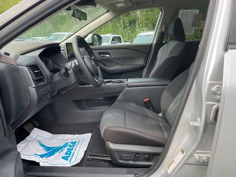 Used 2023 Nissan Rogue SV image 12
