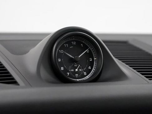 Used 2025 Porsche Macan image 29