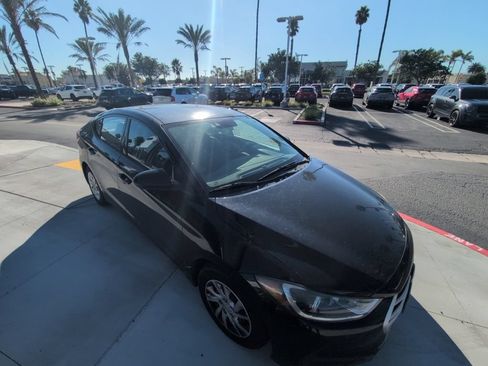 Used 2017 Hyundai Elantra SE FWD image 29