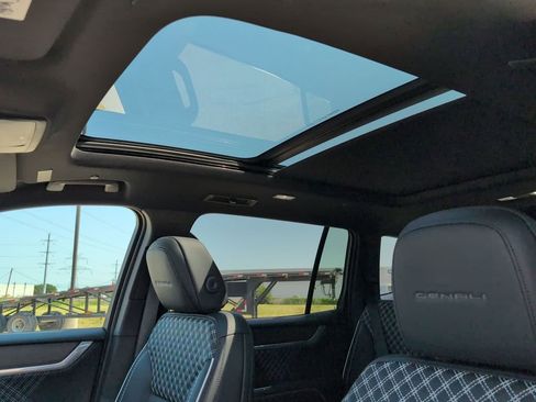 New 2026 GMC Acadia Denali w/ Super Cruise Package image 9