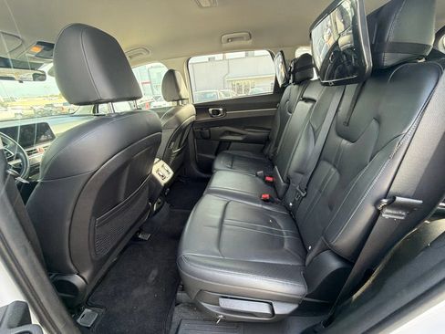 Used 2024 Kia Sorento S FWD image 9