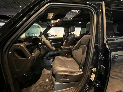 Used 2023 Land Rover Defender 110 V8 AWD/4WD image 18