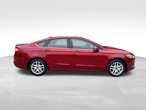Used 2014 Ford Fusion SE w/ Equipment Group 201A FWD image 2