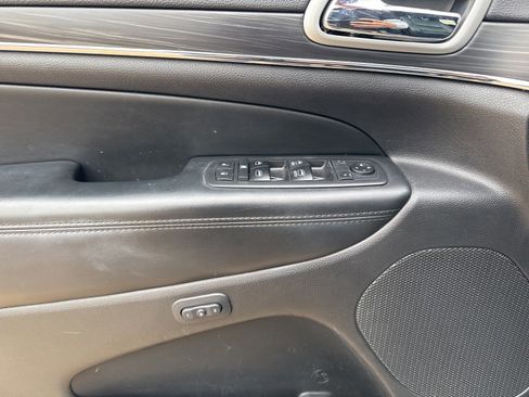 Used 2019 Jeep Grand Cherokee Limited image 14