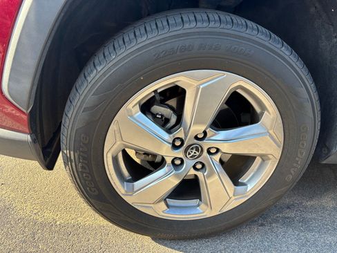 Used 2020 Toyota RAV4 Limited AWD/4WD image 6