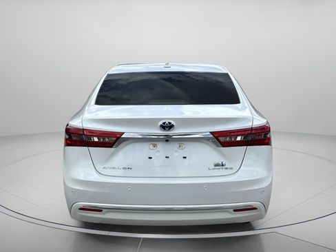 Used 2018 Toyota Avalon Limited FWD image 4