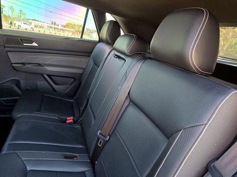 Used 2022 Volkswagen Atlas Cross Sport SEL image 31