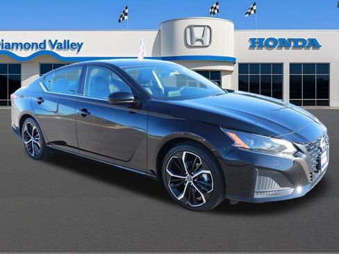 Used 2024 Nissan Altima 2.5 SR image 1