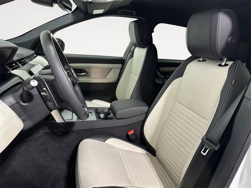 Used 2025 Land Rover Discovery Sport Dynamic SE image 9