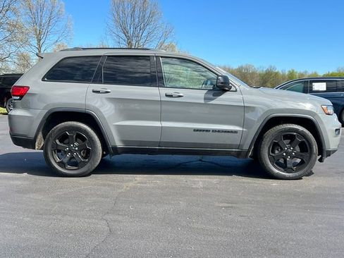Used 2020 Jeep Grand Cherokee Laredo AWD/4WD image 47