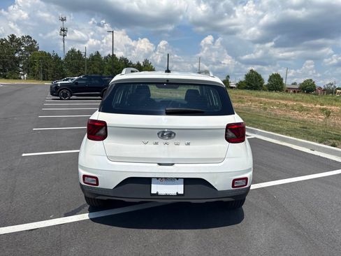 Used 2023 Hyundai Venue SEL FWD image 27
