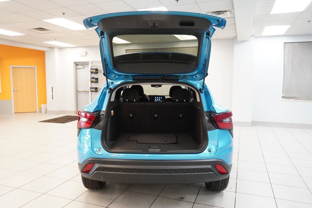 New 2026 Chevrolet Trax LS w/ LS Convenience Package FWD image 8