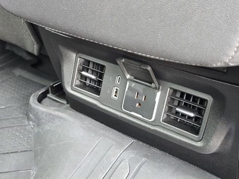 Used 2024 GMC Sierra 1500 SLE image 17