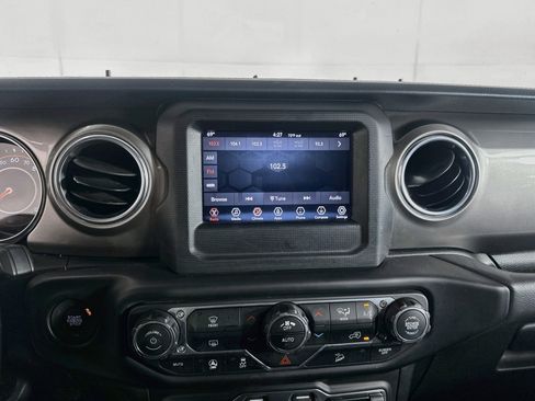 Used 2020 Jeep Wrangler Unlimited Sahara AWD/4WD image 19