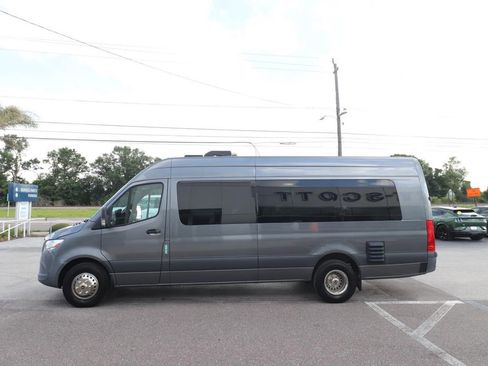 Used 2022 Mercedes-Benz Sprinter 4500 w/ Parking Package image 5