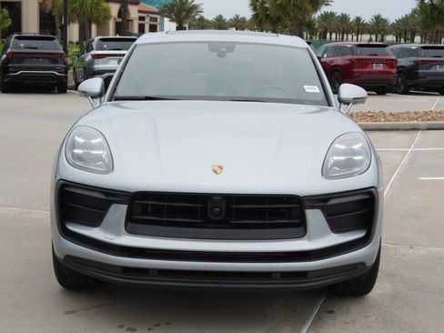 Used 2025 Porsche Macan AWD/4WD image 2