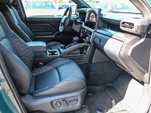Used 2025 Toyota 4Runner TRD Off-Road Premium AWD/4WD image 9