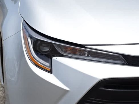 Used 2025 Toyota Corolla LE FWD image 5