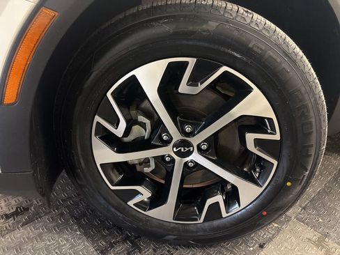 Used 2023 Kia Sportage EX image 4