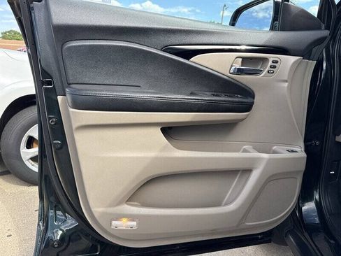 Used 2017 Honda Pilot Touring image 18