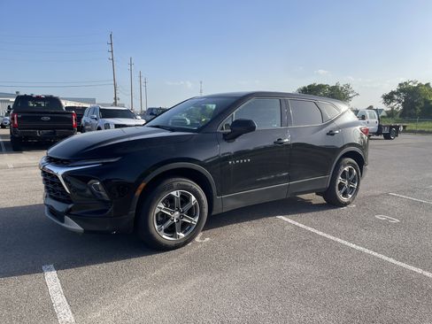 Used 2023 Chevrolet Blazer LT FWD image 4