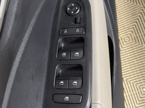 Certified 2026 Hyundai Venue SEL FWD image 35