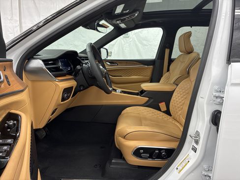 Certified 2025 Jeep Grand Cherokee Summit AWD/4WD image 16