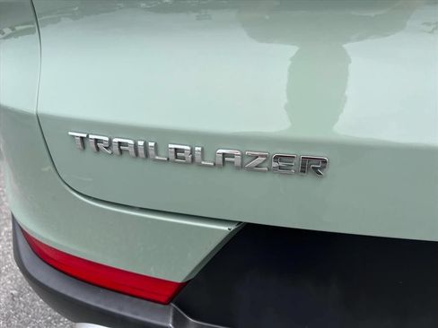 Used 2025 Chevrolet TrailBlazer LT FWD image 13