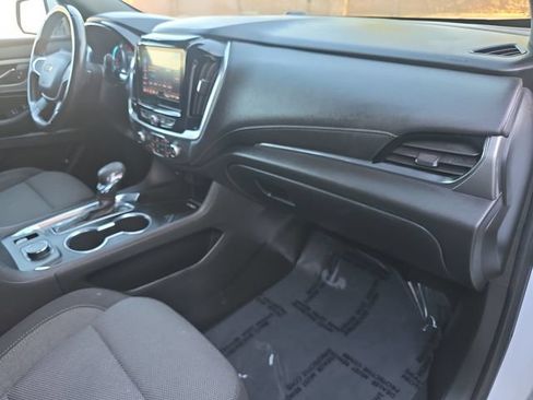 Used 2022 Chevrolet Traverse LT FWD image 27