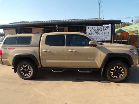 Used 2017 Toyota Tacoma TRD Off-Road w/ Premium & Technology Package image 1