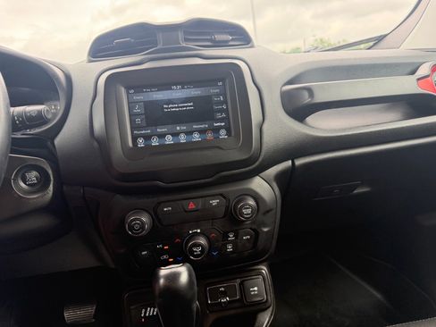 Used 2020 Jeep Renegade Trailhawk w/ Cold Weather Group AWD/4WD image 37