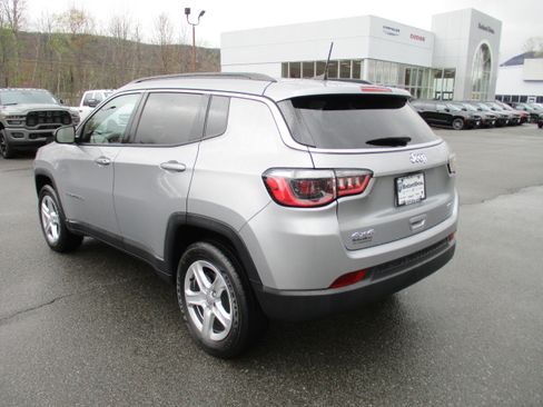 Used 2023 Jeep Compass Latitude w/ Convenience Group AWD/4WD image 7