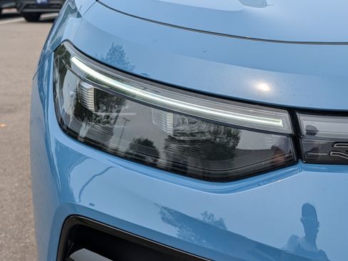 Certified 2025 Volkswagen Tiguan SE R-Line AWD/4WD image 16