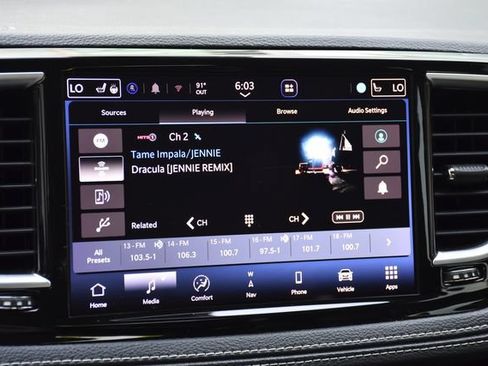 Used 2023 Chrysler Pacifica Limited FWD image 14